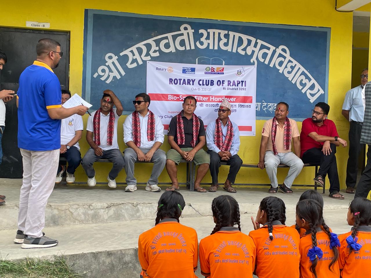 रोटरी क्लब राप्तीद्वारा सरस्वती आधारभुत विद्यालयलाई बायो स्यान्ड फिल्टर हस्तान्तरण